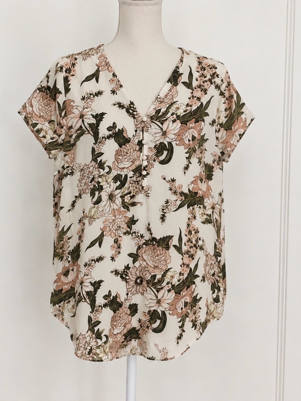 LOFT Ann Taylor Floral V-Neck Blouse with buttons | Women’s XL